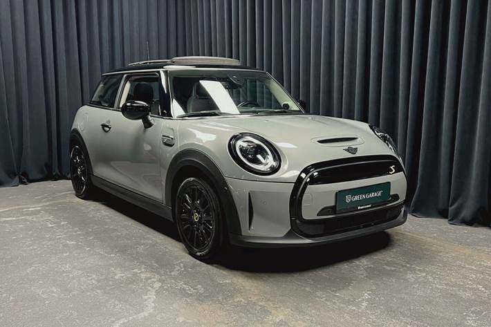 Grå Mini Cooper fra 2022 set udefra