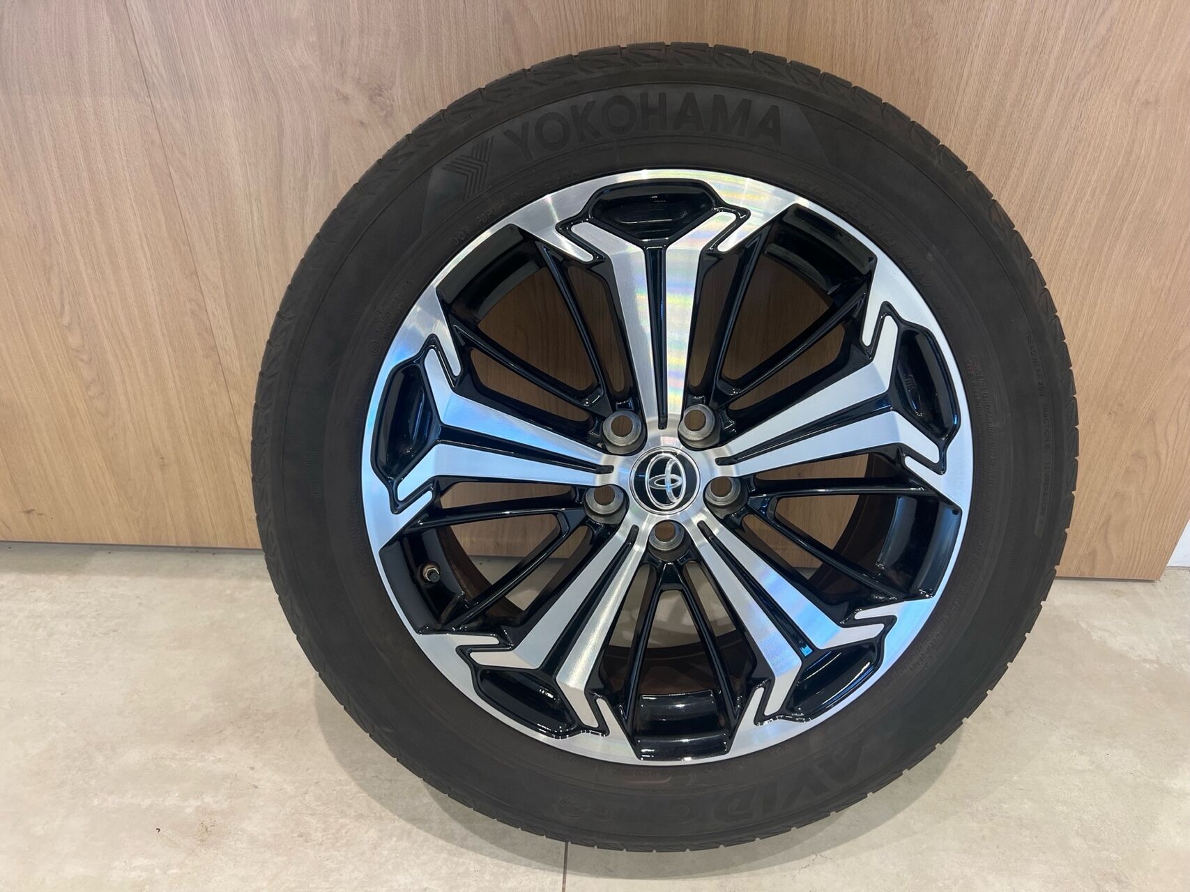 Grå Toyota RAV4 Plug-in fra 2022