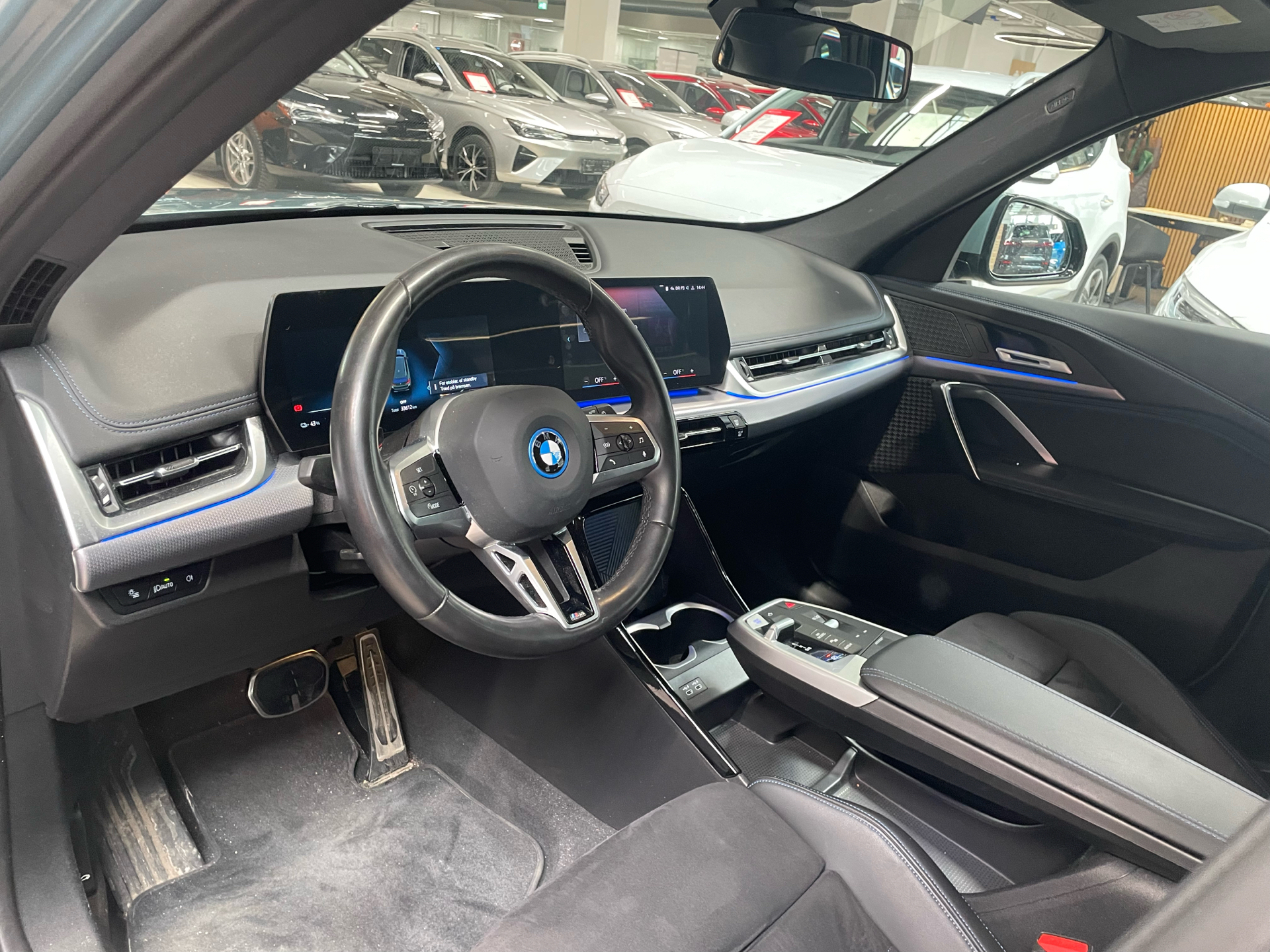 Grøn BMW iX1 fra 2023