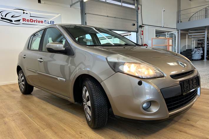 Brun Renault Clio fra 2011