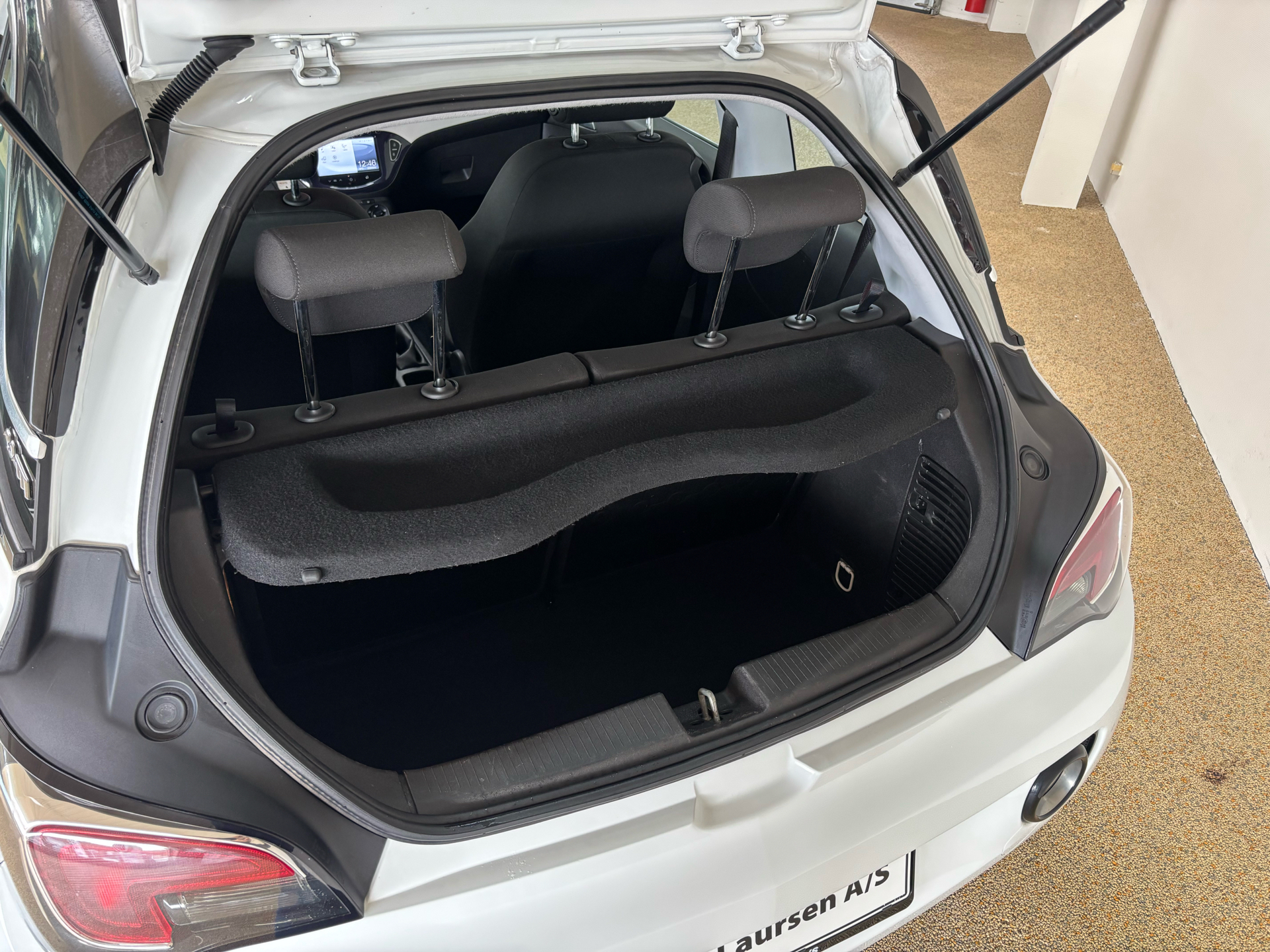 Hvid Opel Adam fra 2013