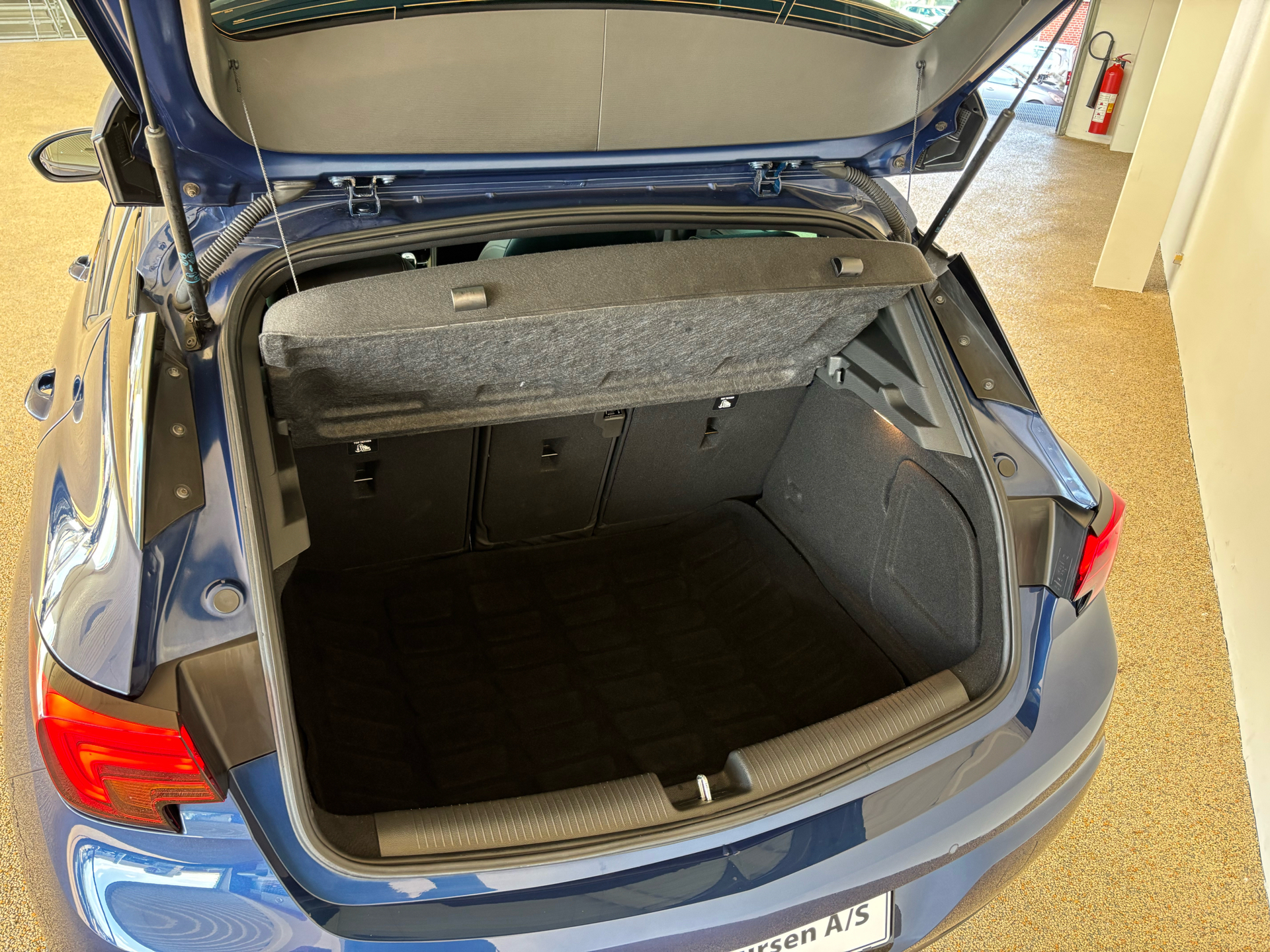 Blå Opel Astra fra 2020