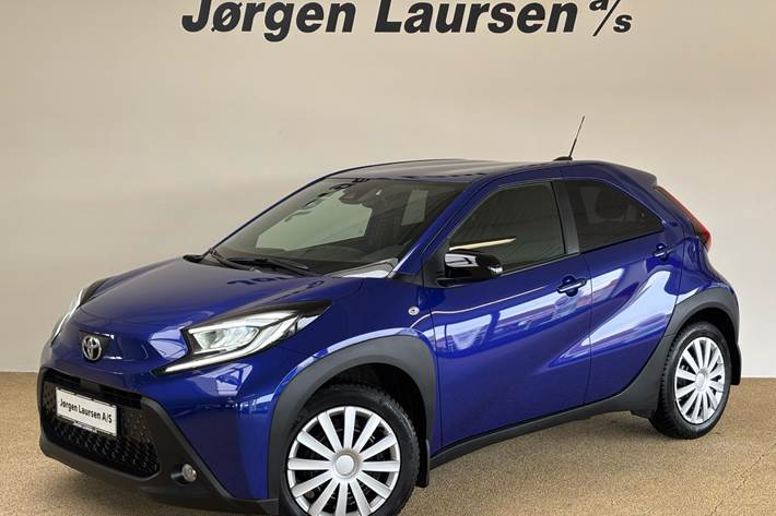 Blå Toyota Aygo X fra 2025 set udefra