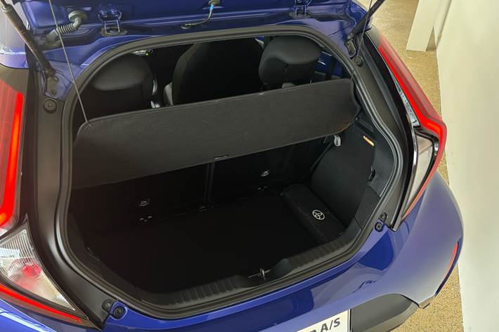 Blå Toyota Aygo X fra 2025