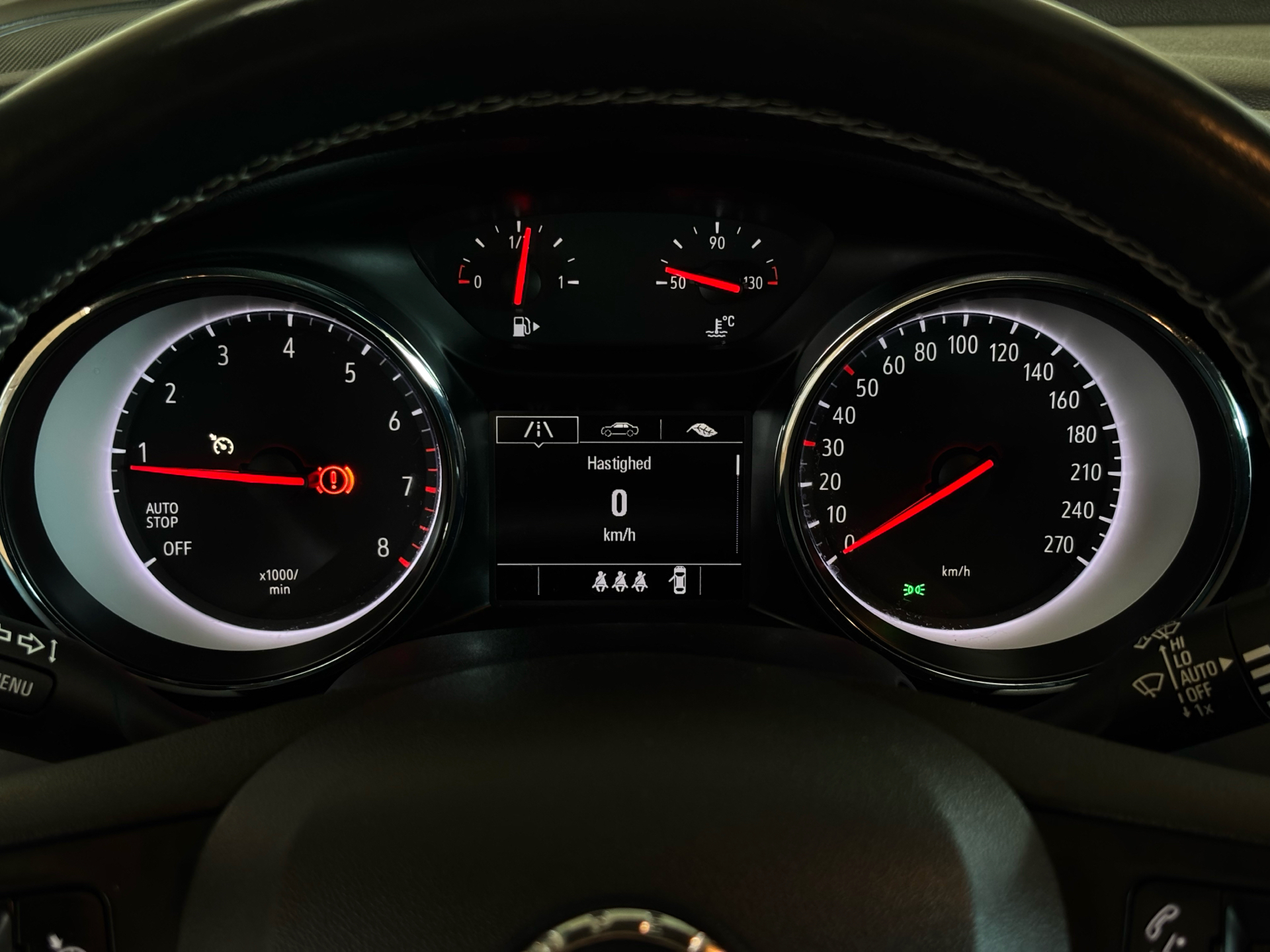 Blå Opel Astra fra 2019