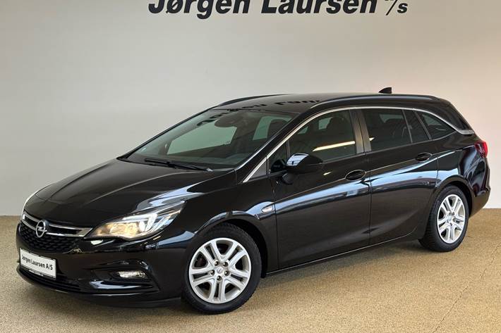 Sort Opel Astra fra 2017 set udefra