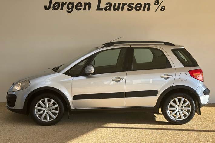 Sølv Suzuki SX4 fra 2013