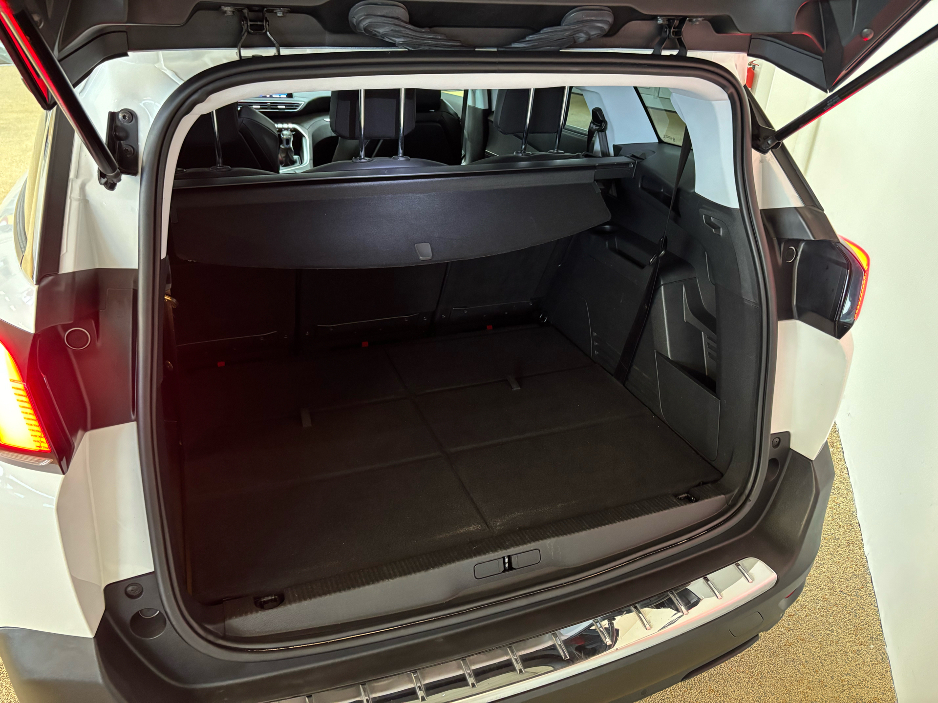 Hvid Peugeot 5008 fra 2019