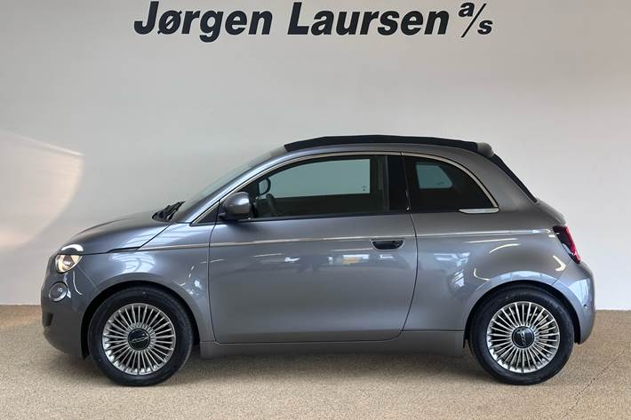 Grå Fiat 500e fra 2023