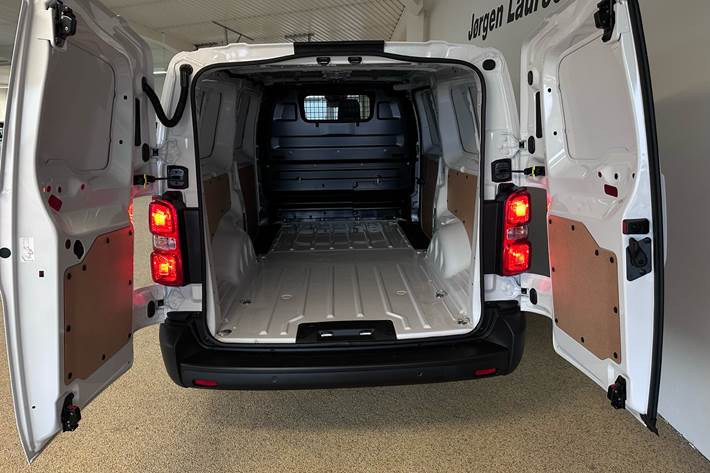 Hvid Toyota Proace Electric fra 2025