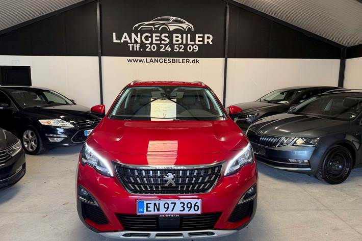 Rød Peugeot 3008 fra 2020