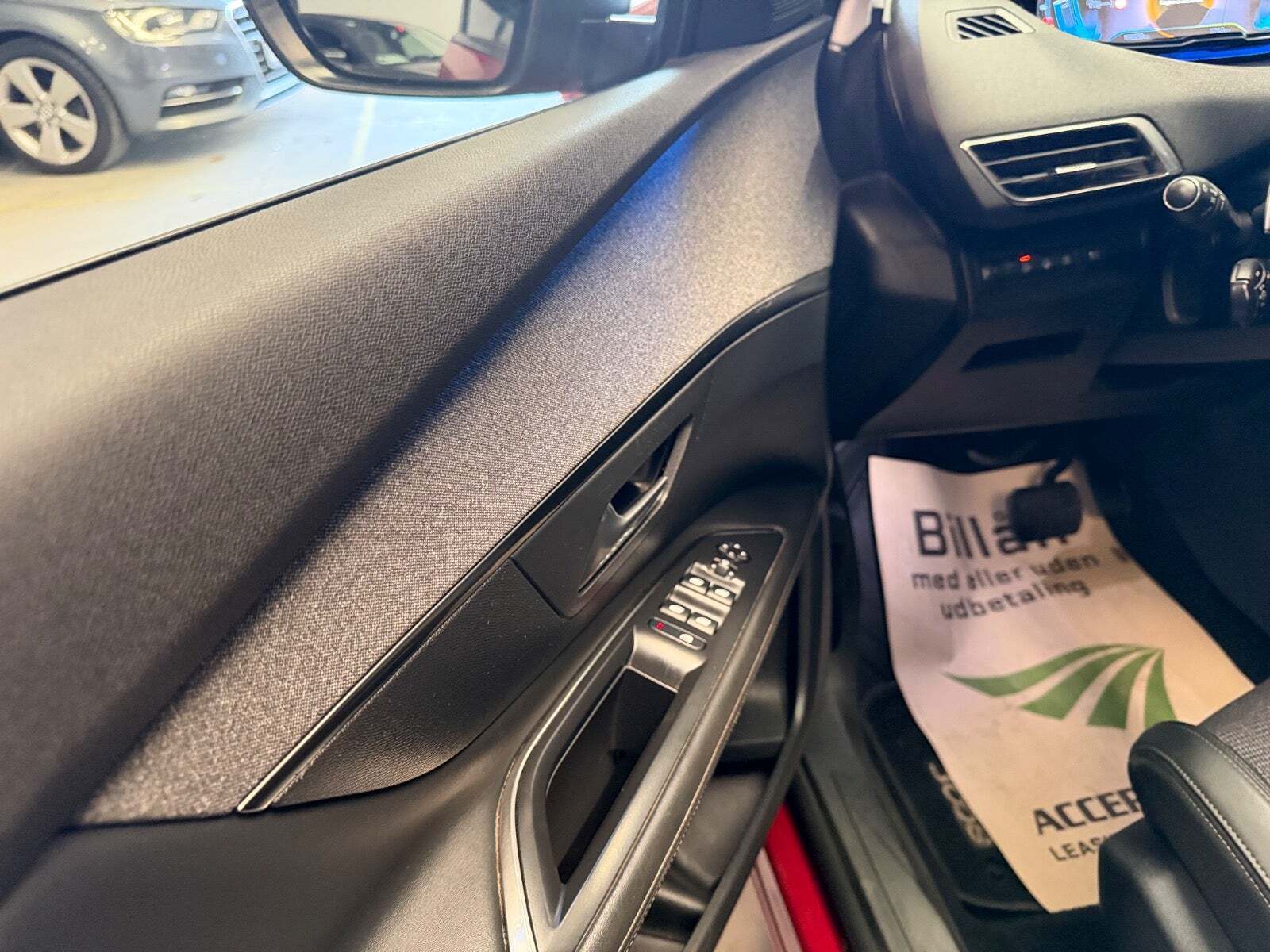 Rød Peugeot 3008 fra 2020