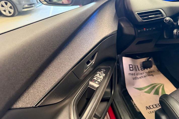 Rød Peugeot 3008 fra 2020