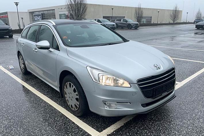 Grå Peugeot 508 fra 2014