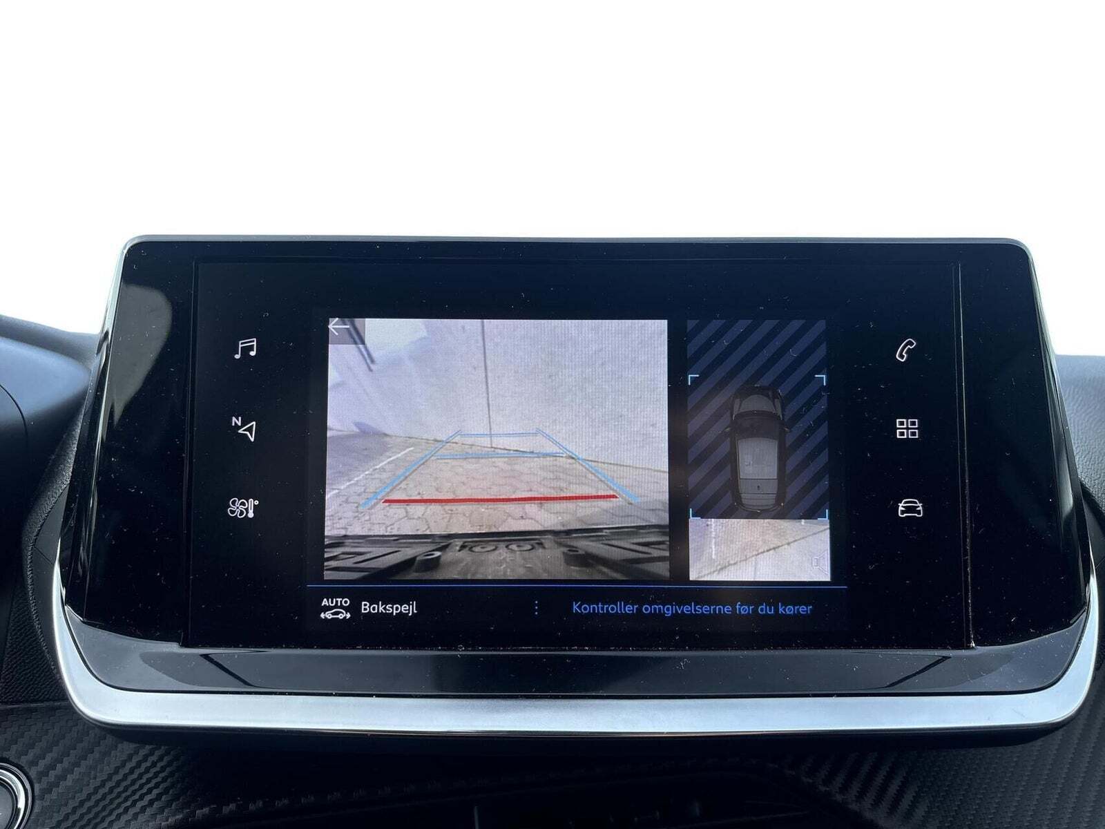 Grå Peugeot 208 fra 2023