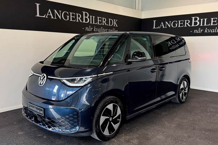 Blå VW ID.Buzz fra 2024 set udefra