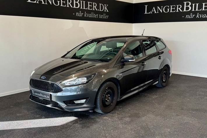 Grå Ford Focus fra 2018 set udefra