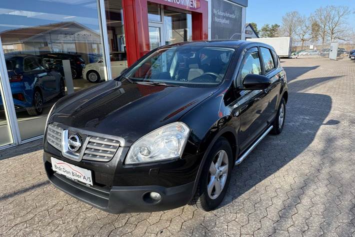 Sort Nissan Qashqai fra 2007 set udefra