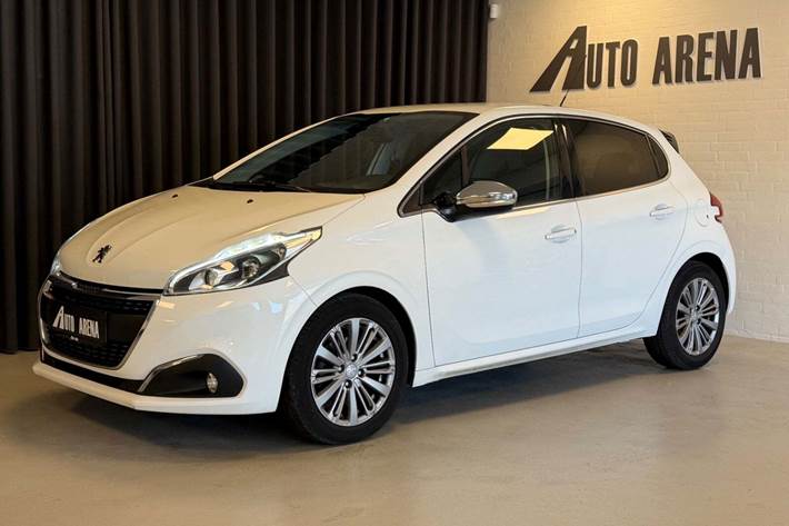 Hvid Peugeot 208 fra 2017 set udefra