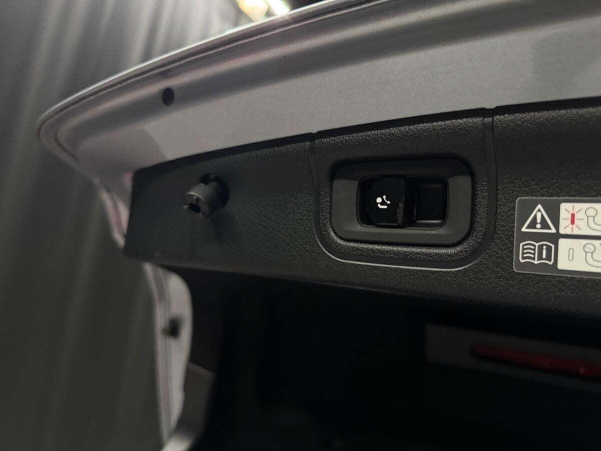 Sølv Mercedes C220 d fra 2022