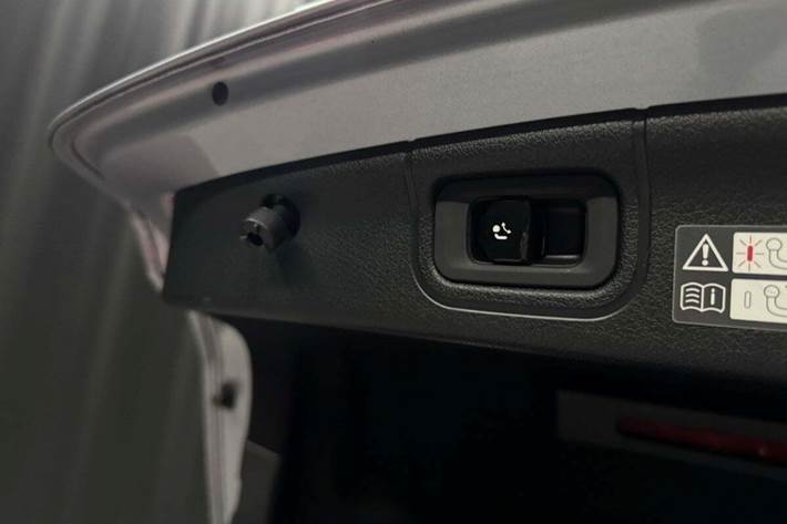 Sølv Mercedes C220 d fra 2022