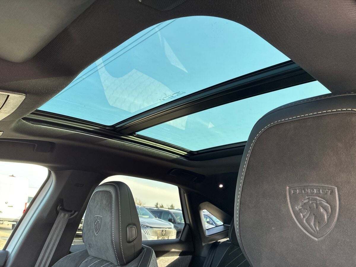 Hvid Peugeot e-3008 fra 2025