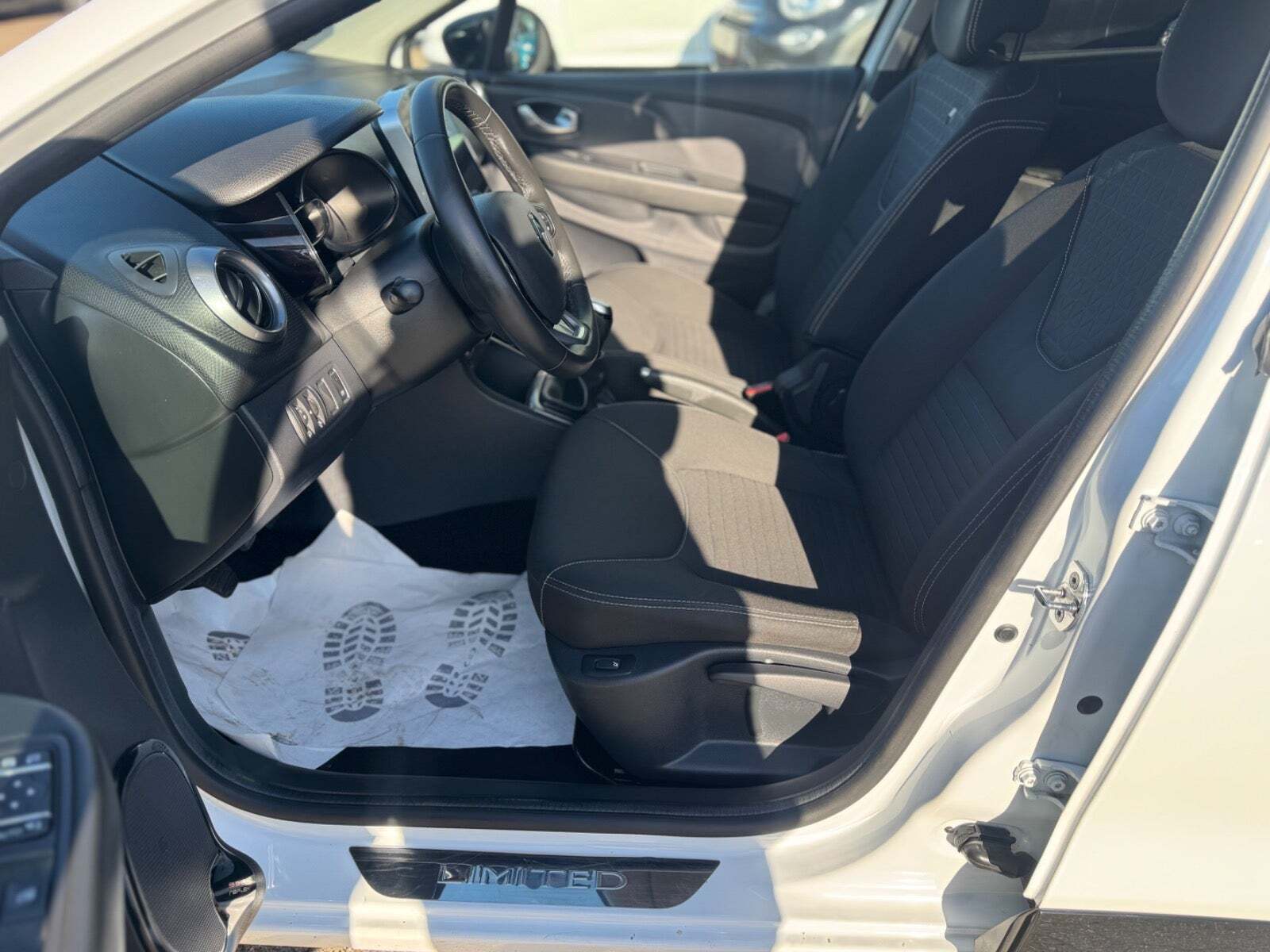 Hvid Renault Clio IV fra 2017