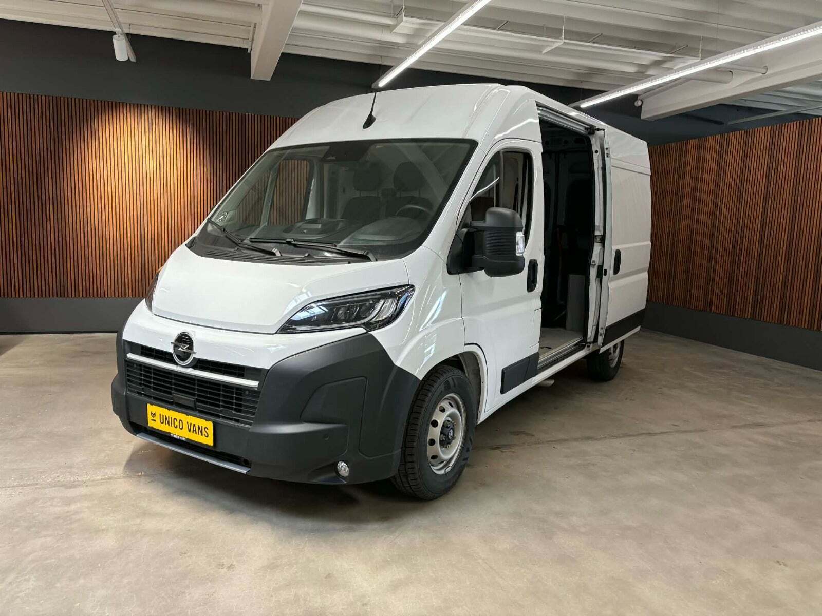 Opel Movano 35 2,2 BlueHDi 140 L2H2 Enjoy EAT8 Van