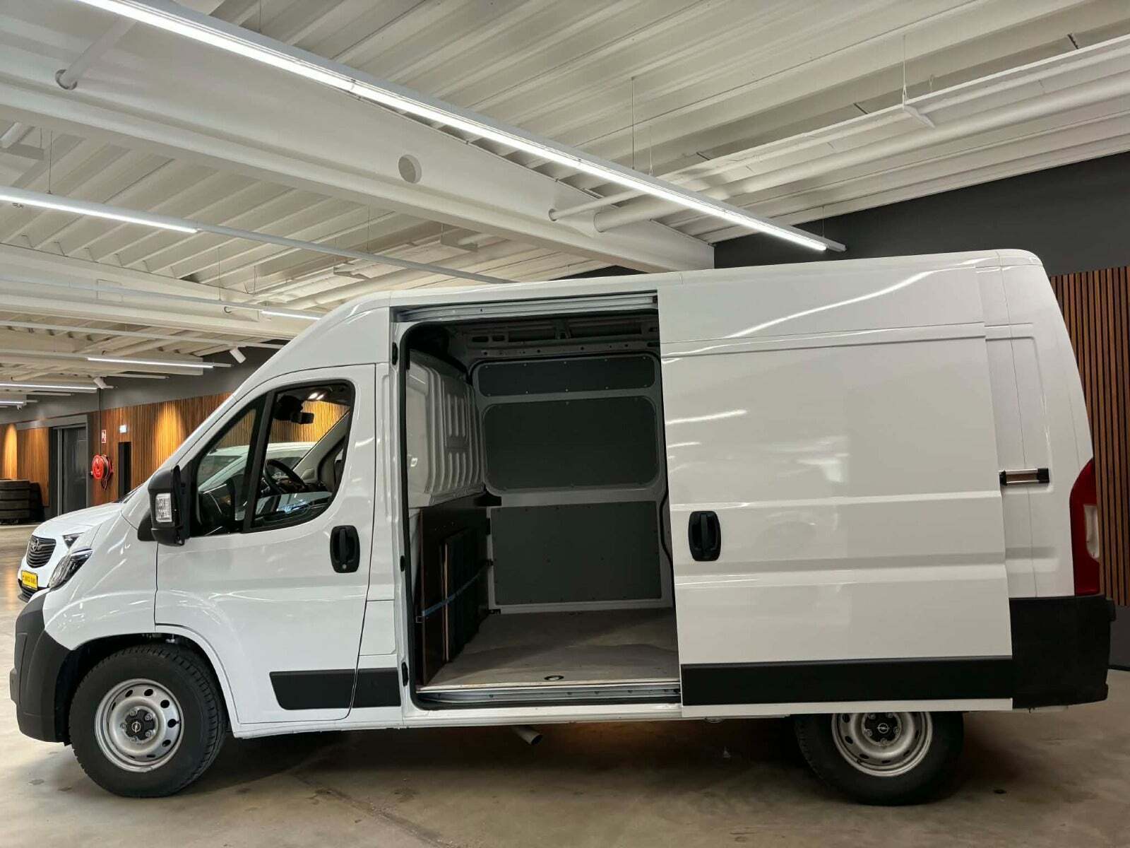 Opel Movano 35 2,2 BlueHDi 140 L2H2 Enjoy EAT8 Van