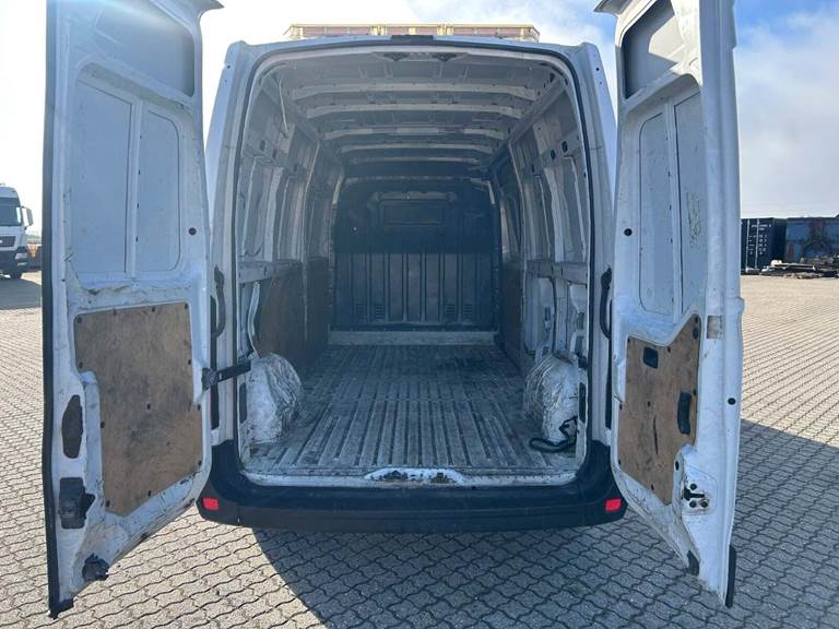 Renault Master III T35 2,3 dCi 170 L3H2 Kassevogn aut.