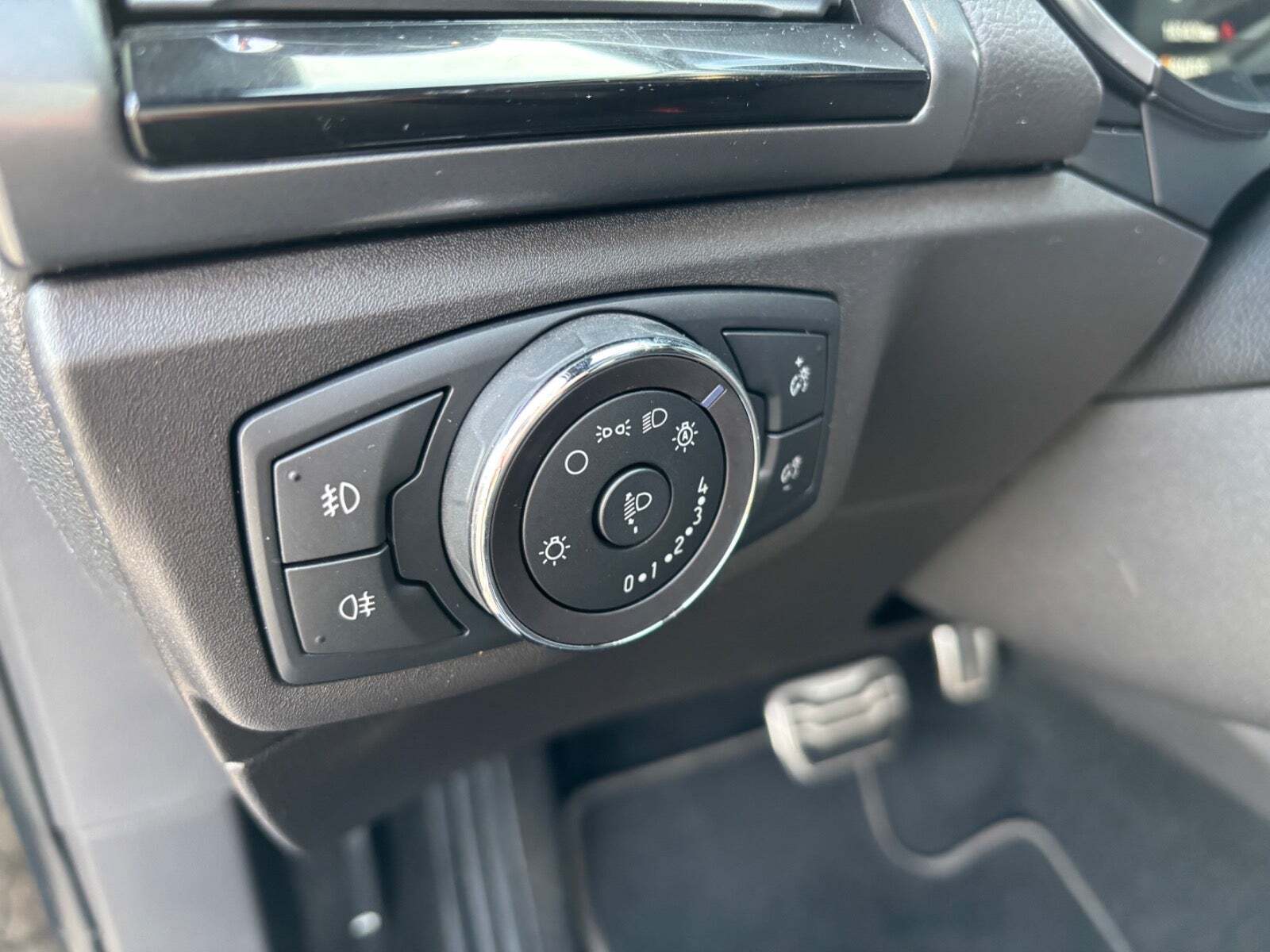 Sort Ford Mondeo fra 2018