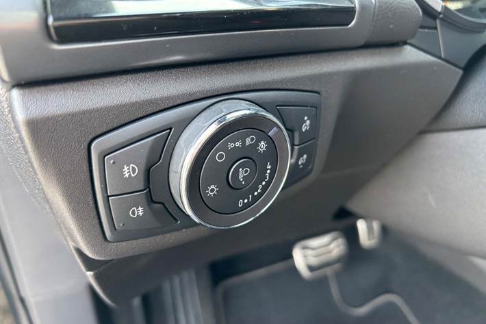 Sort Ford Mondeo fra 2019