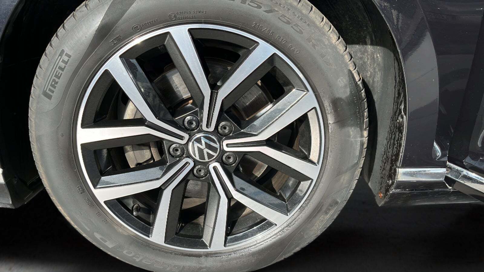 Sort VW Passat fra 2020