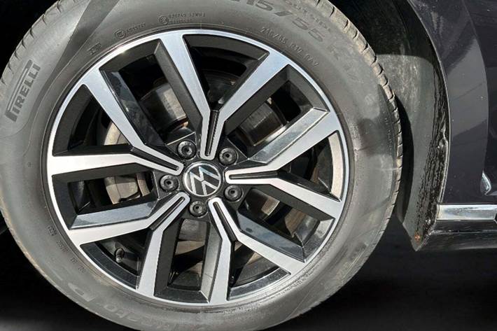 Sort VW Passat fra 2020