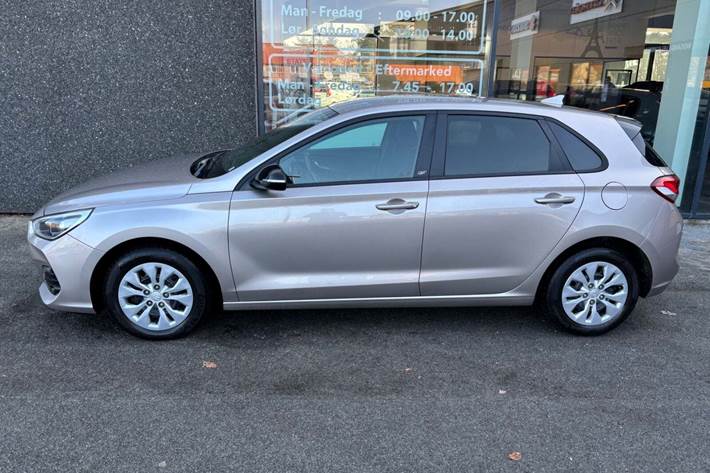 Grå Hyundai i30 fra 2018