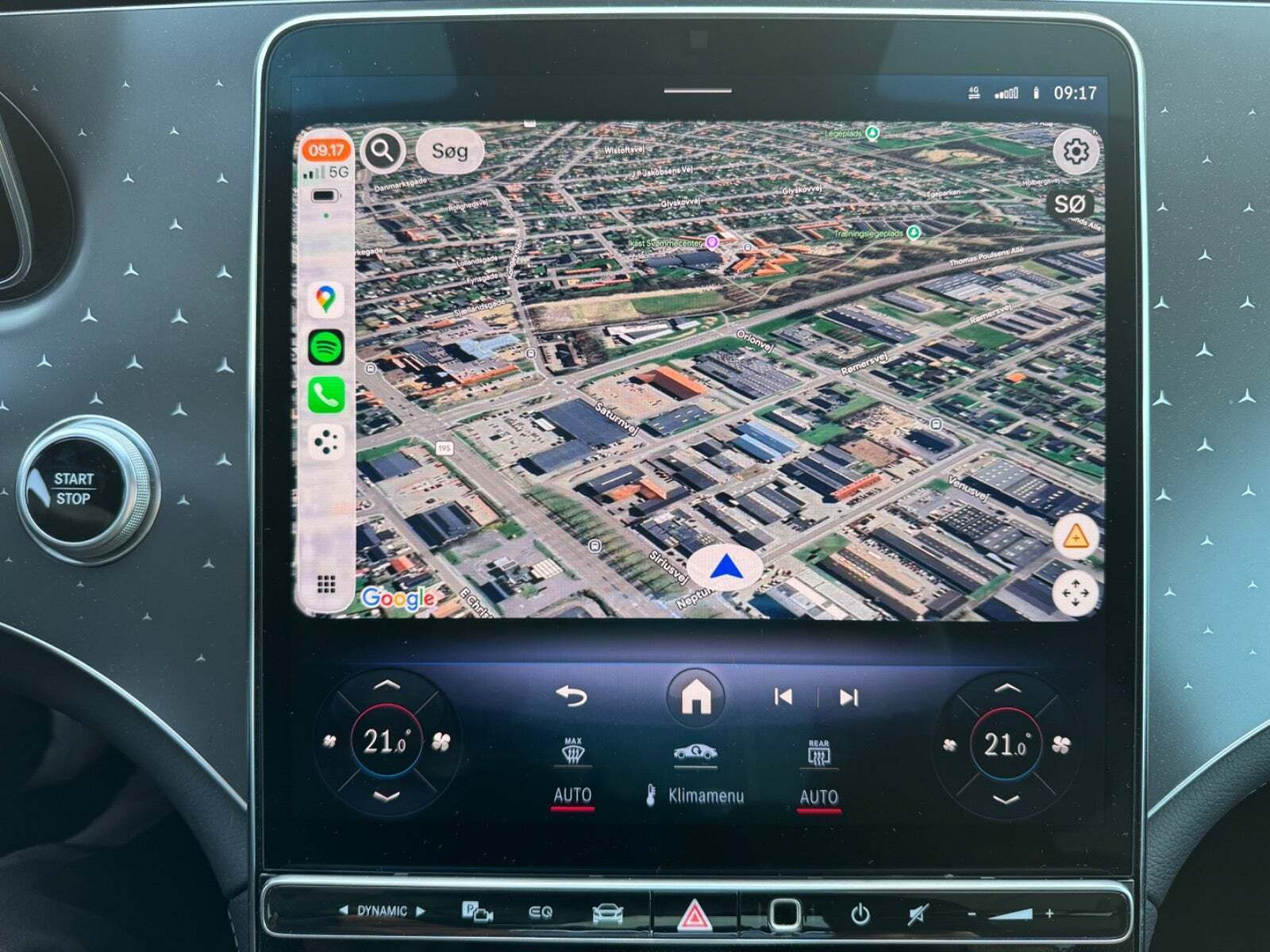 Grå Mercedes EQE350+ fra 2022