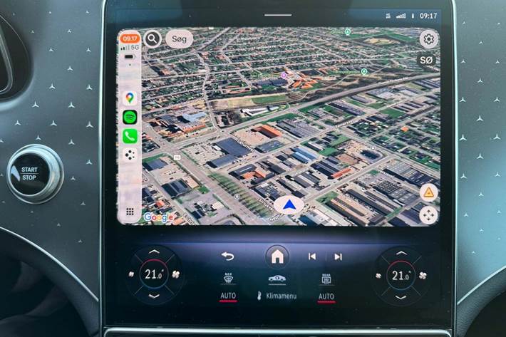 Grå Mercedes EQE350+ fra 2022