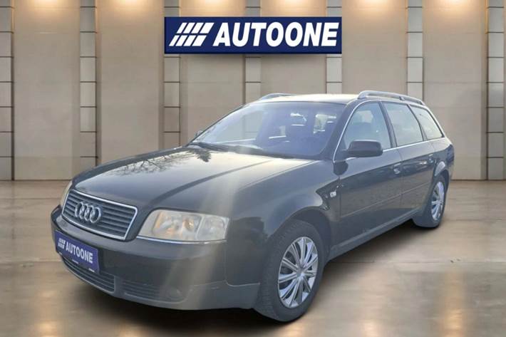 Sort Audi A6 fra 2004 set udefra