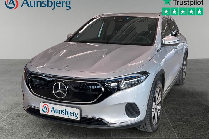 Sølv Mercedes EQA300 fra 2022 set udefra