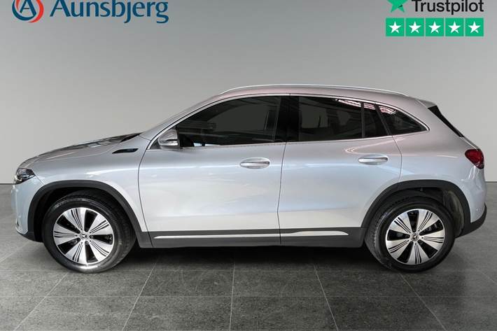 Sølv Mercedes EQA300 fra 2022