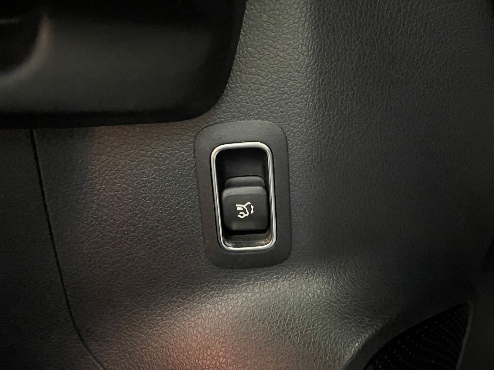 Sølv Mercedes EQA300 fra 2022