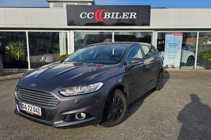 Grå Ford Mondeo fra 2018 set udefra