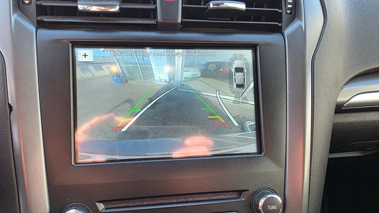 Grå Ford Mondeo fra 2018