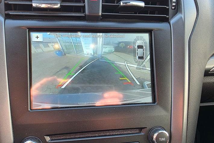 Grå Ford Mondeo fra 2018