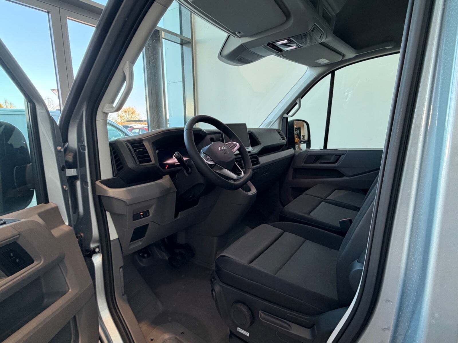 VW Crafter 35 2,0 TDi 177 Kassevogn L3H3 aut.