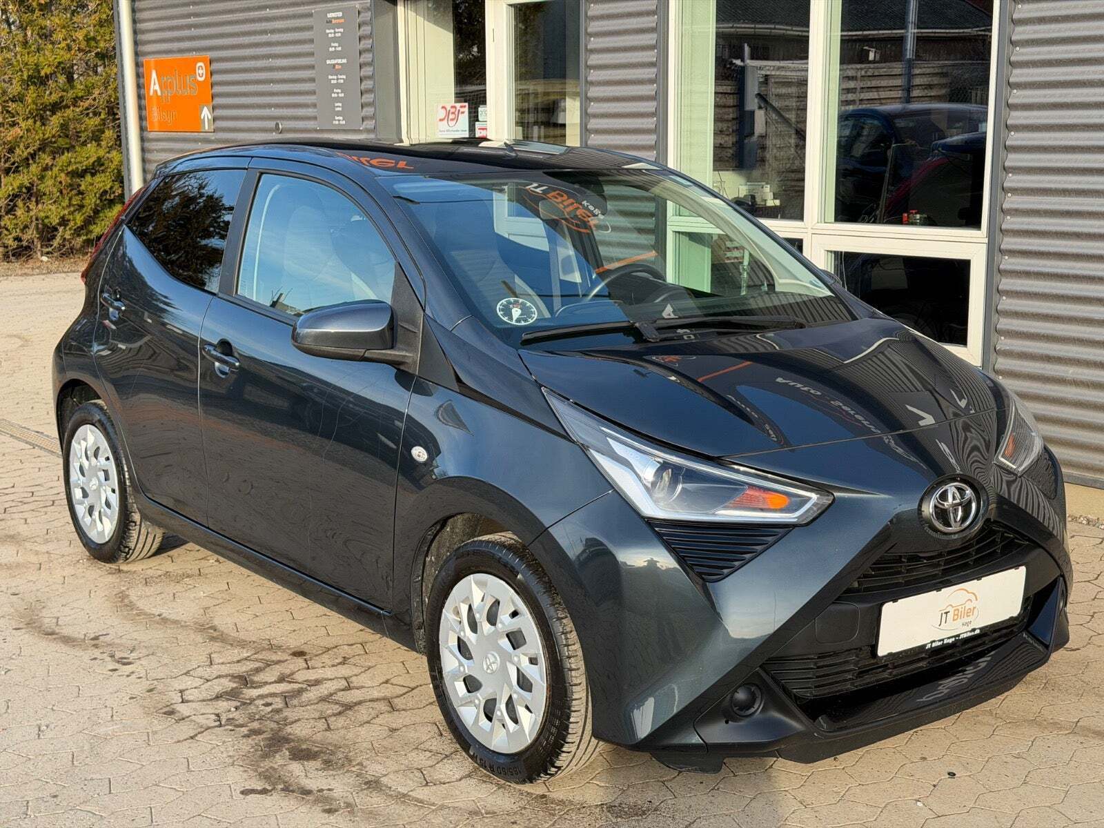 Grå Toyota Aygo fra 2019