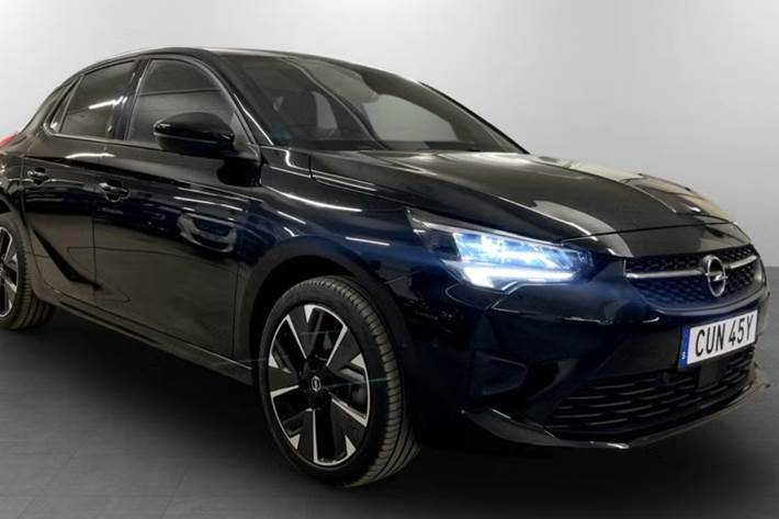 Sort Opel Corsa-e fra 2022 set udefra