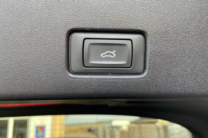 Grå Audi Q4 e-tron fra 2024