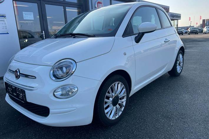Hvid Fiat 500 fra 2016 set udefra