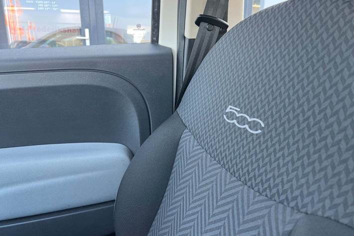 Hvid Fiat 500 fra 2016